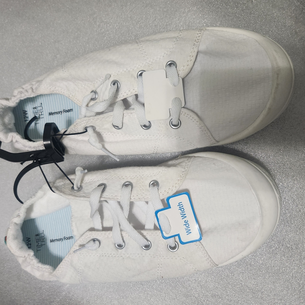 White Athletic Shoes, 12W with Minimalist Design and Rubber Sole